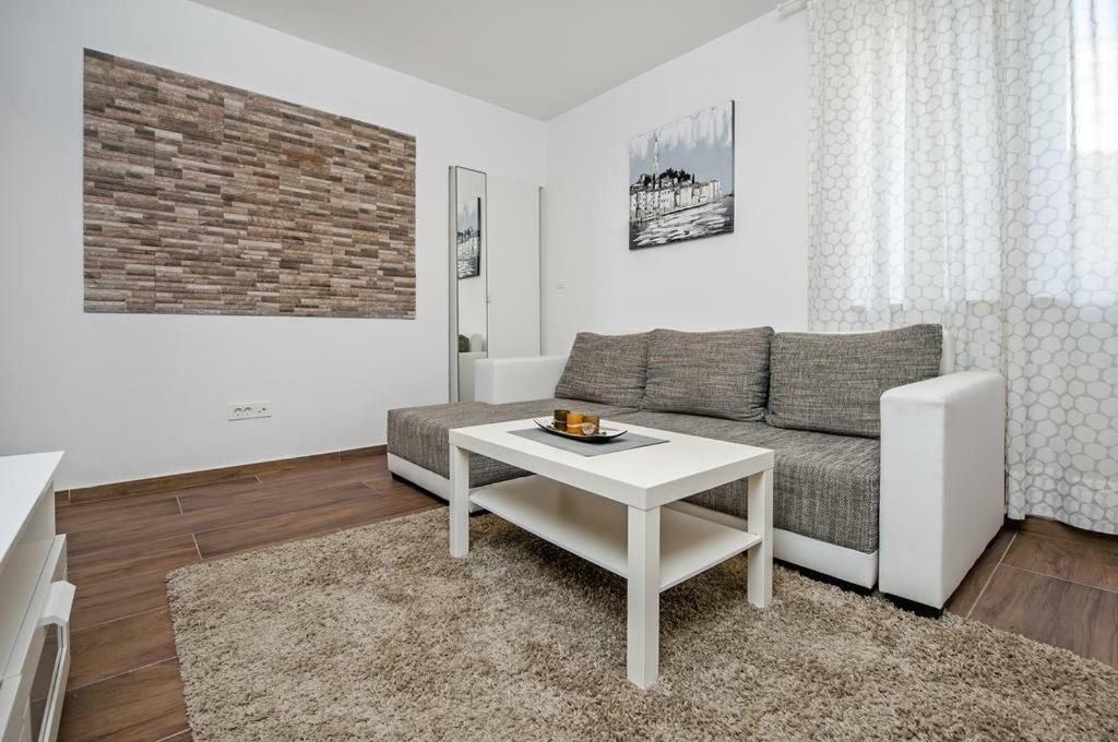 Elias Appartement *